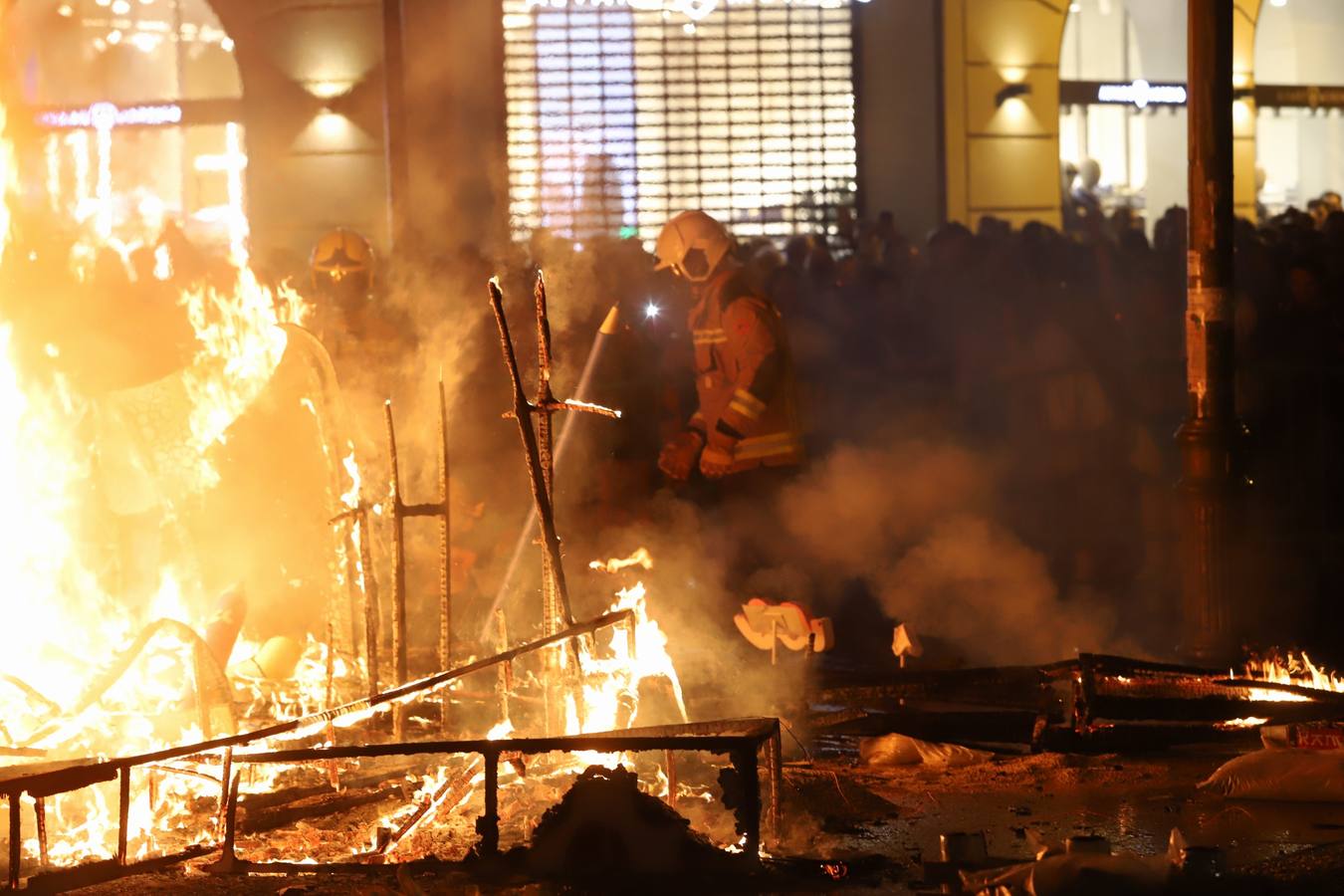 Fotos: Córdoba arde en Las Tendillas con la &#039;cremá&#039; alicantina