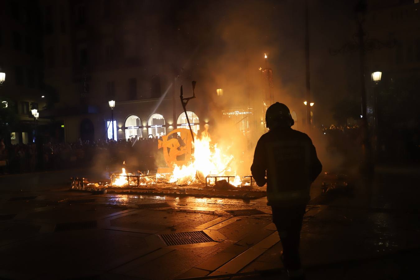 Fotos: Córdoba arde en Las Tendillas con la &#039;cremá&#039; alicantina