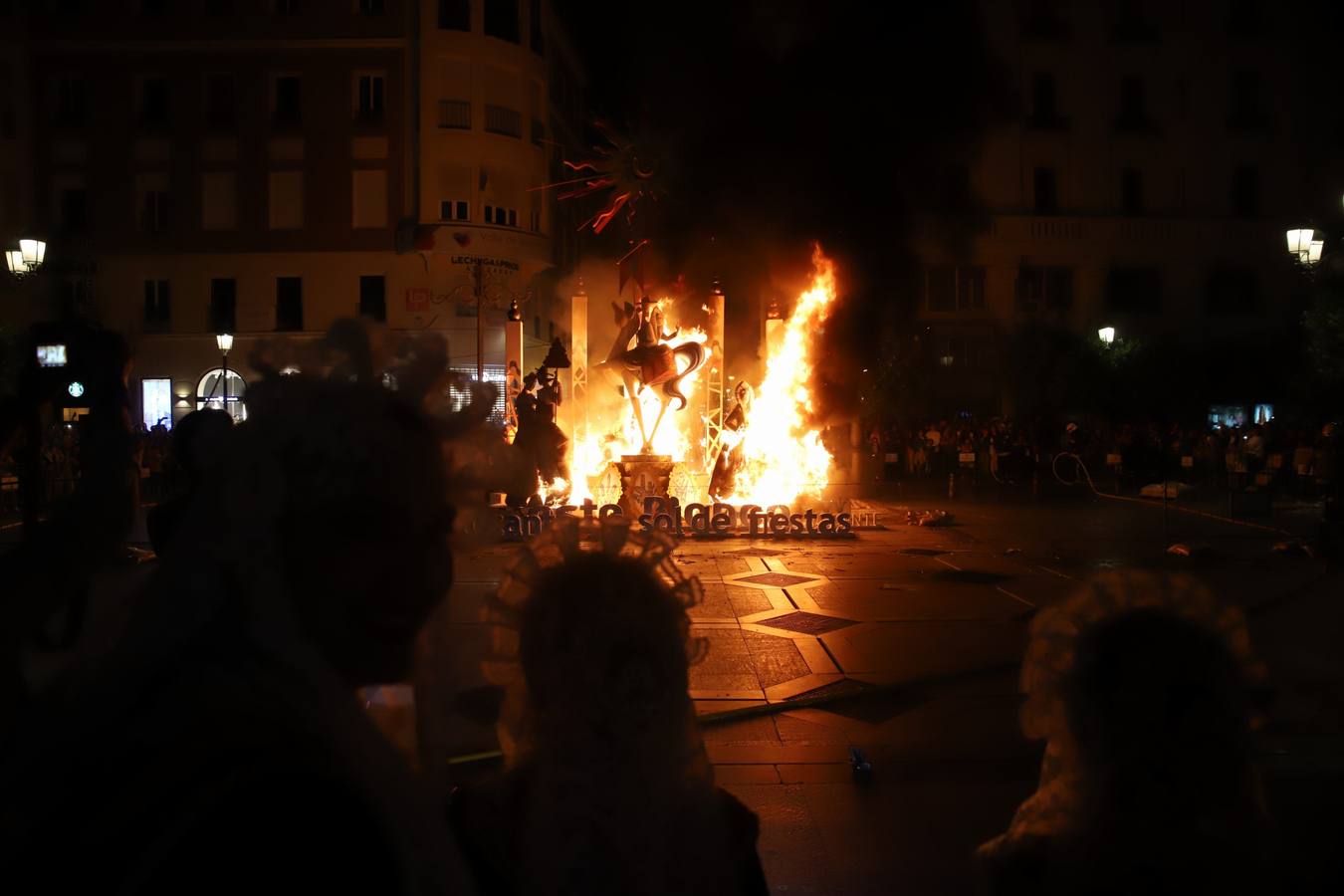 Fotos: Córdoba arde en Las Tendillas con la &#039;cremá&#039; alicantina