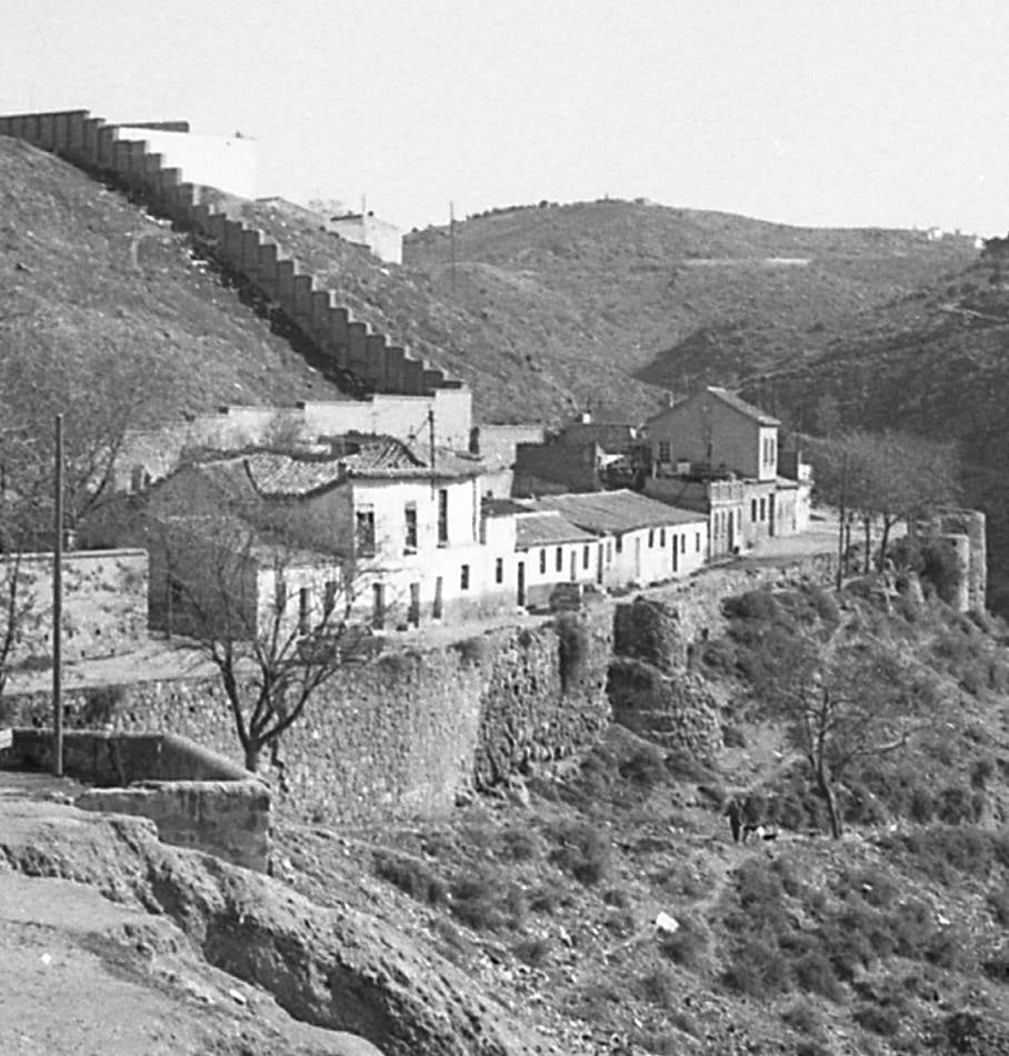 Viviendas particulares en las Carreras de San Sebastián poco antes de su total derribo en 1977. FOTO RAFAEL DEL CERRO