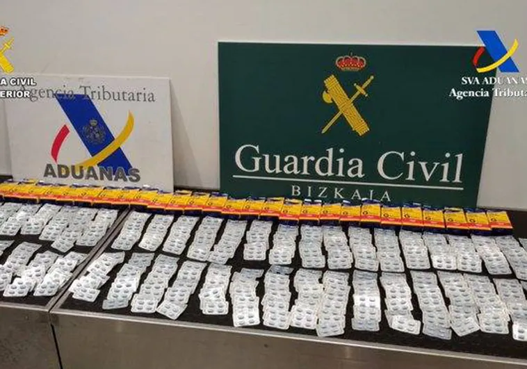 La Guardia Civil incauta en el aeropuerto de Bilbao 2.000 pastillas de viagra