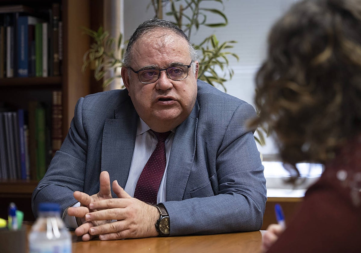 Alejandro Vázquez, consejero de Sanidad de Castilla y León, durante la entrevista