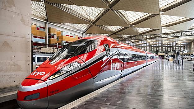 Un tren Iryo, en pruebas en la estación de Santa Justa de Sevilla