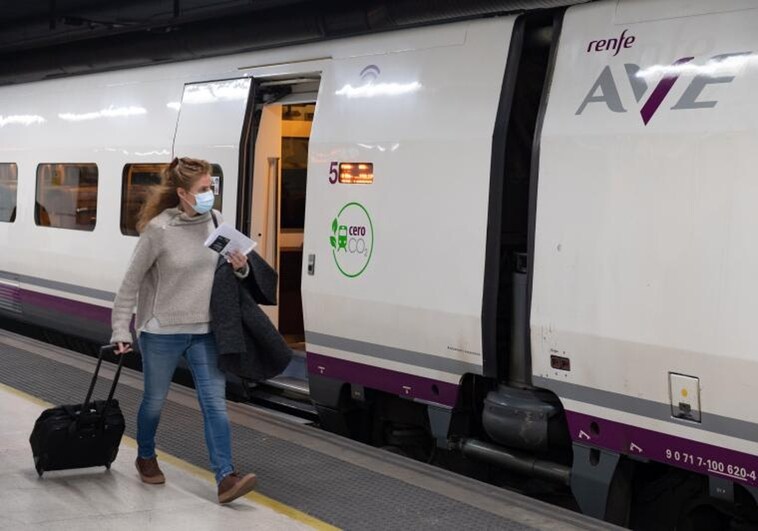 Una avería en el AVE entre Barcelona y Gerona deja más de cien pasajeros atrapados por segunda vez en 12 horas