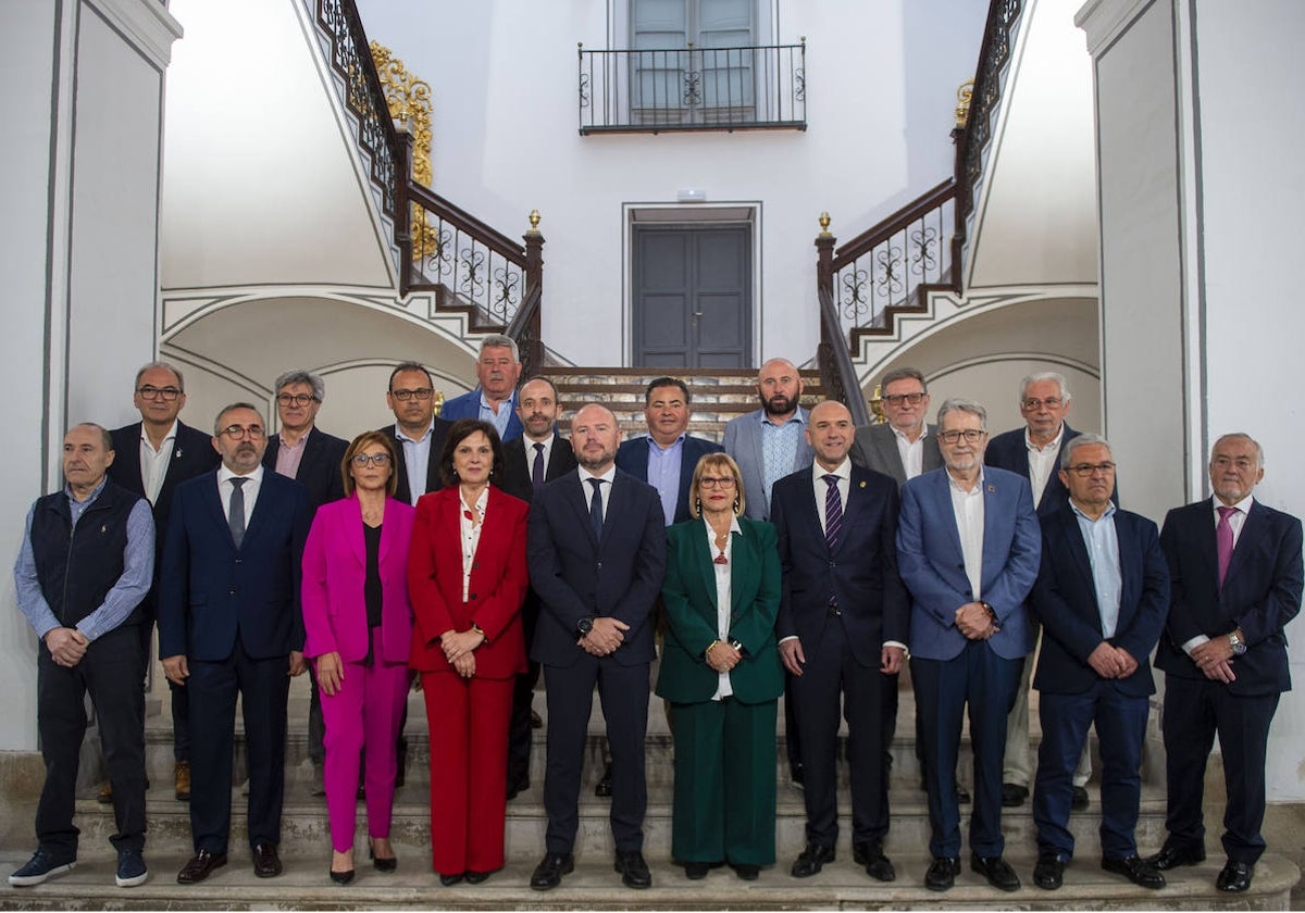 La Diputación de Valencia reconoce la labor de 20 alcaldes con más de 20 años de profesión