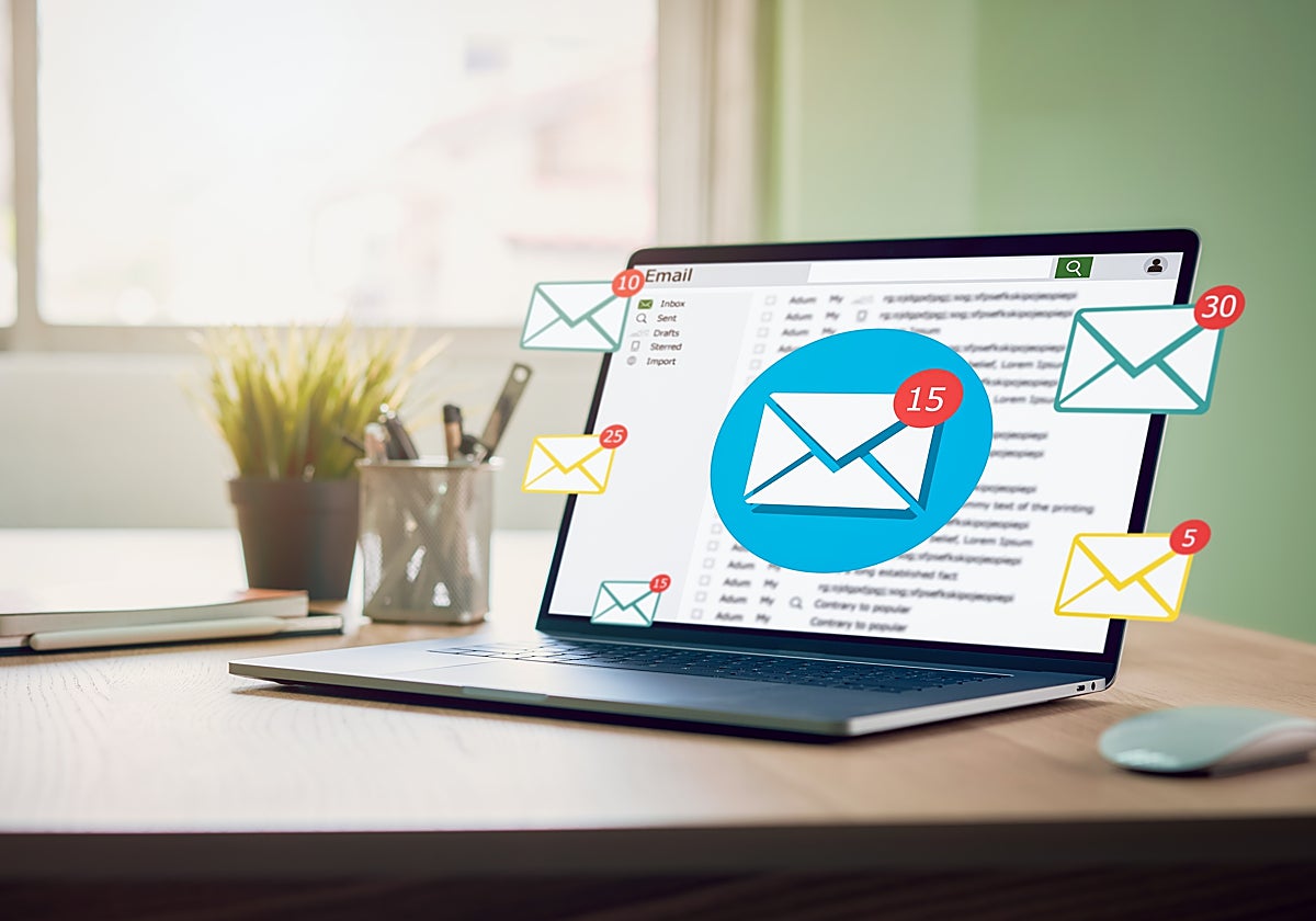 Fotografía de un ordenador con el correo electrónico abierto