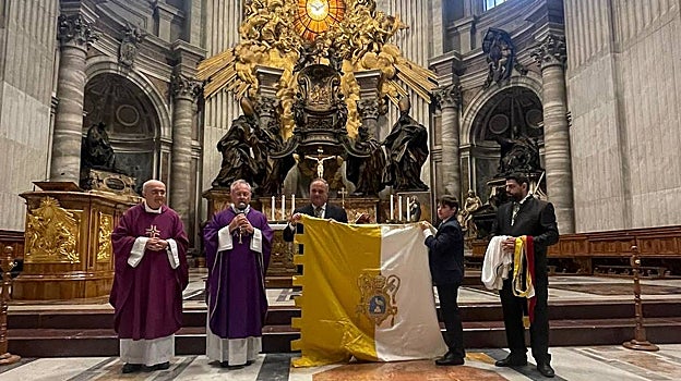 Un momento de la bendición en la basílica de San Pedro