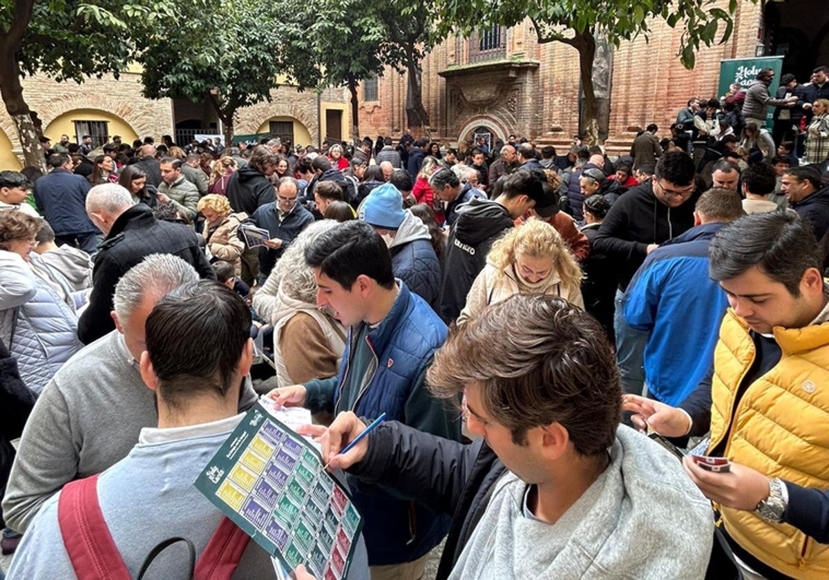 Quedada en Sevilla para intercambiar los cromos de Holy Cards