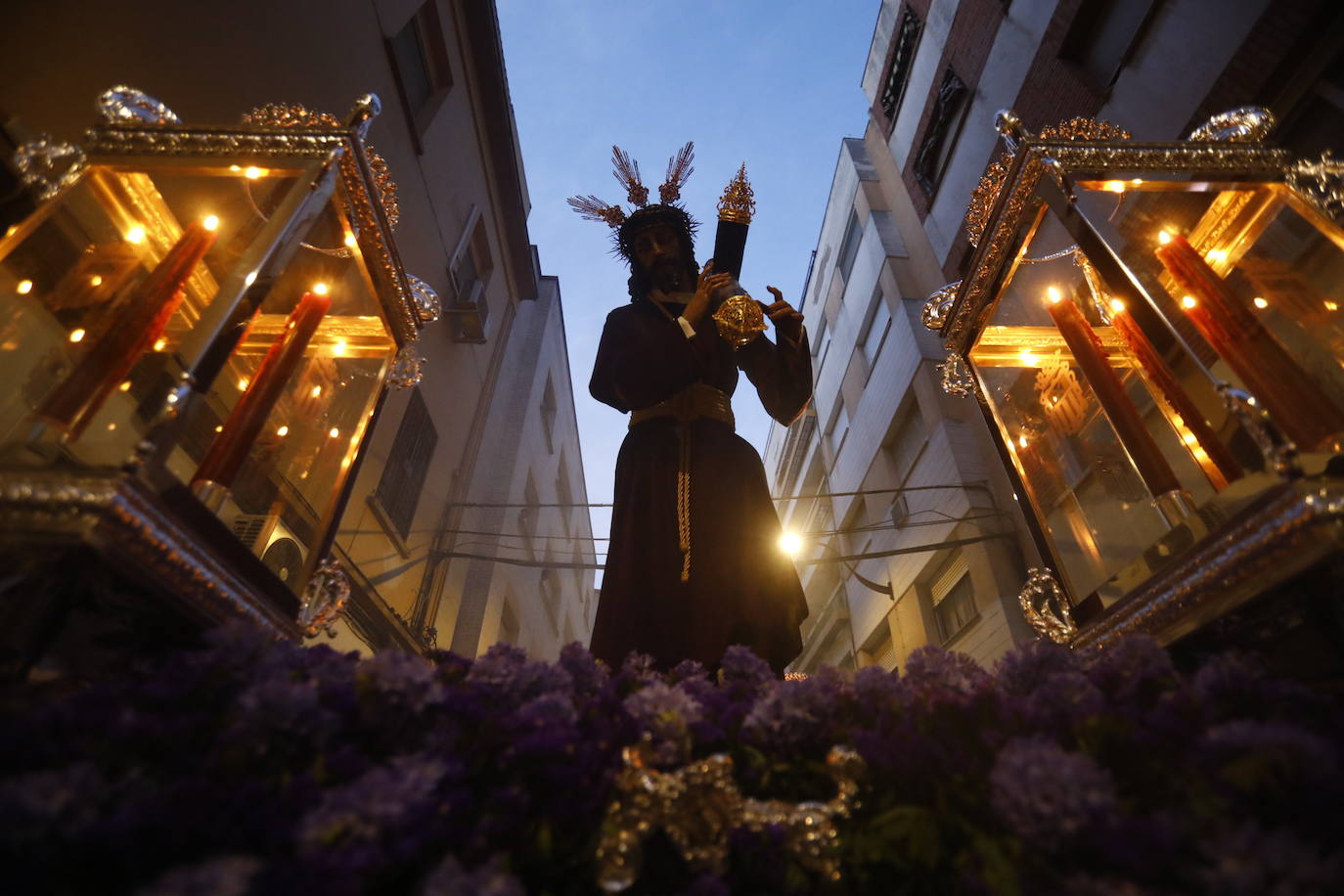 El vía crucis del Señor del Soberano Poder en Córdoba, en imágenes