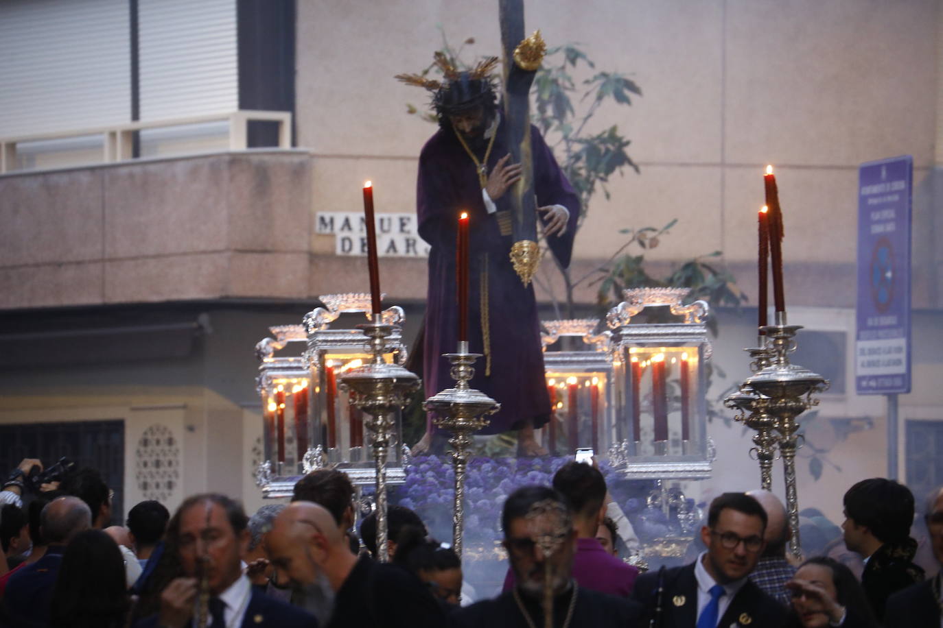 El vía crucis del Señor del Soberano Poder en Córdoba, en imágenes