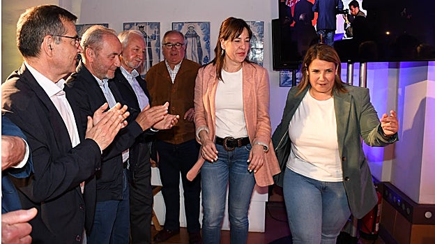 Tita García Élez estuvo arropada por Blanca Fernández