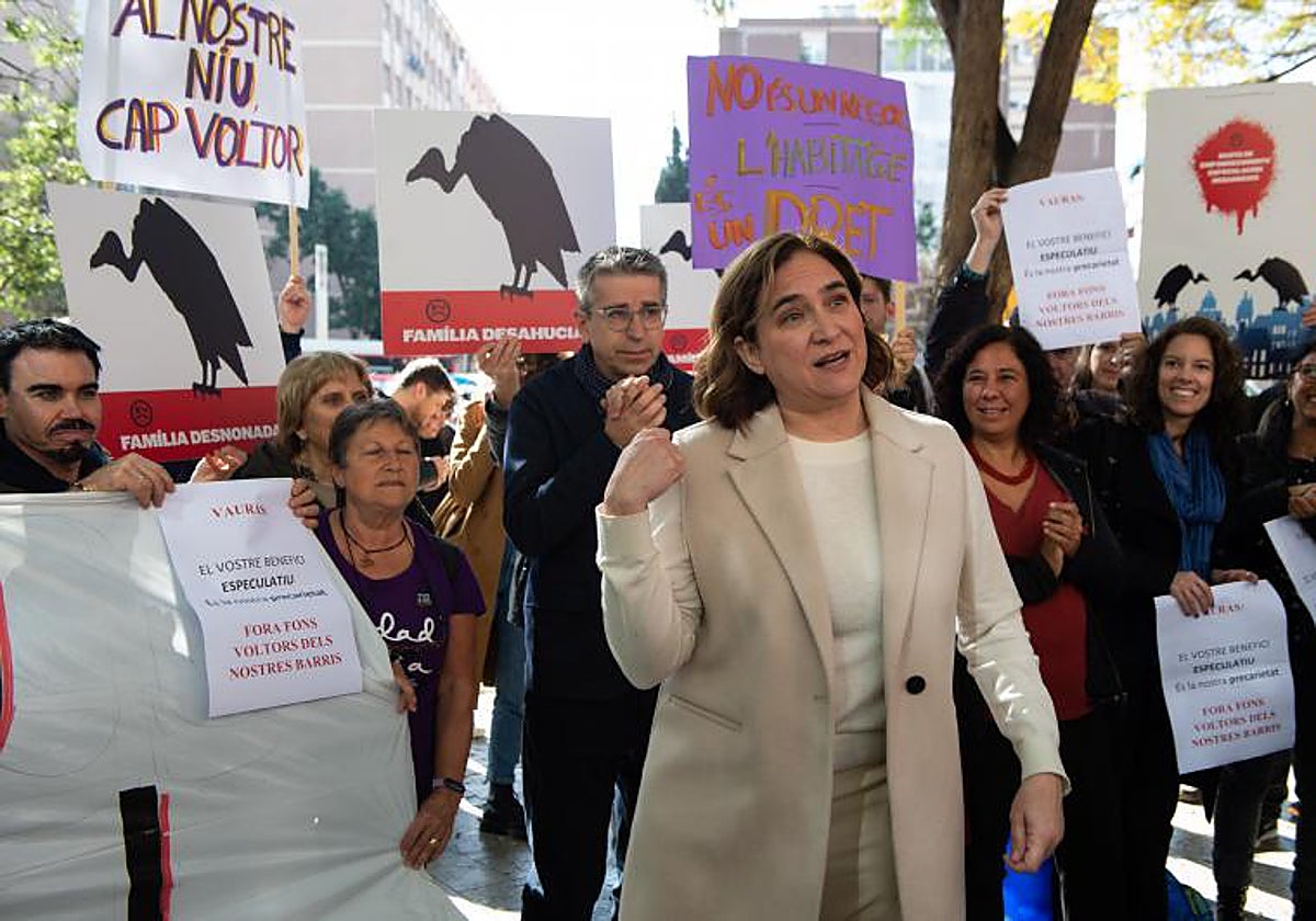 Colau, antes de declarar en la Ciudad de la Justicia