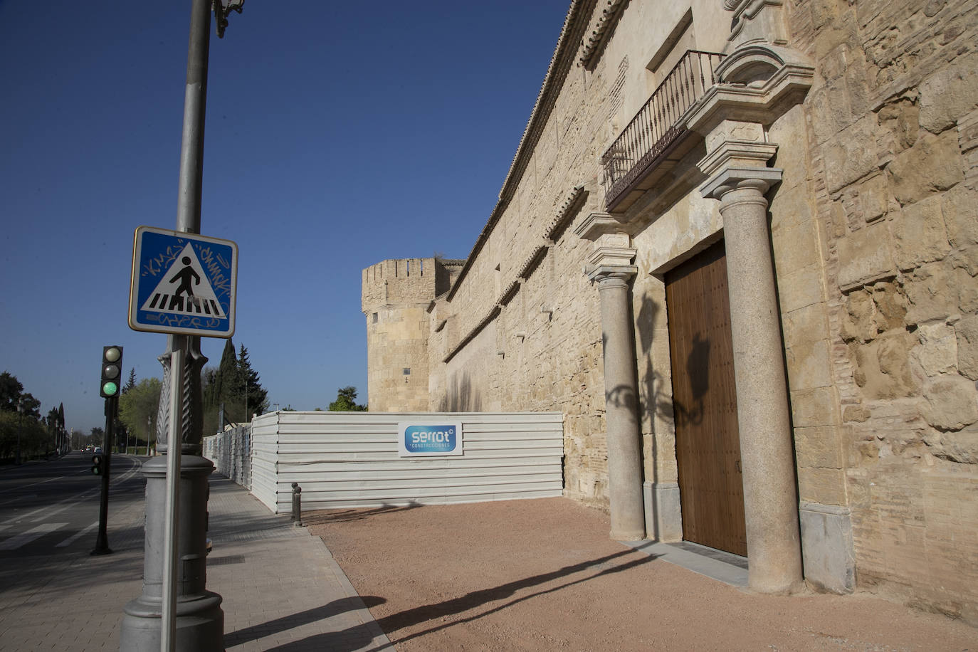 La recuperada puerta almohade del Alcázar de Córdoba, en imágenes