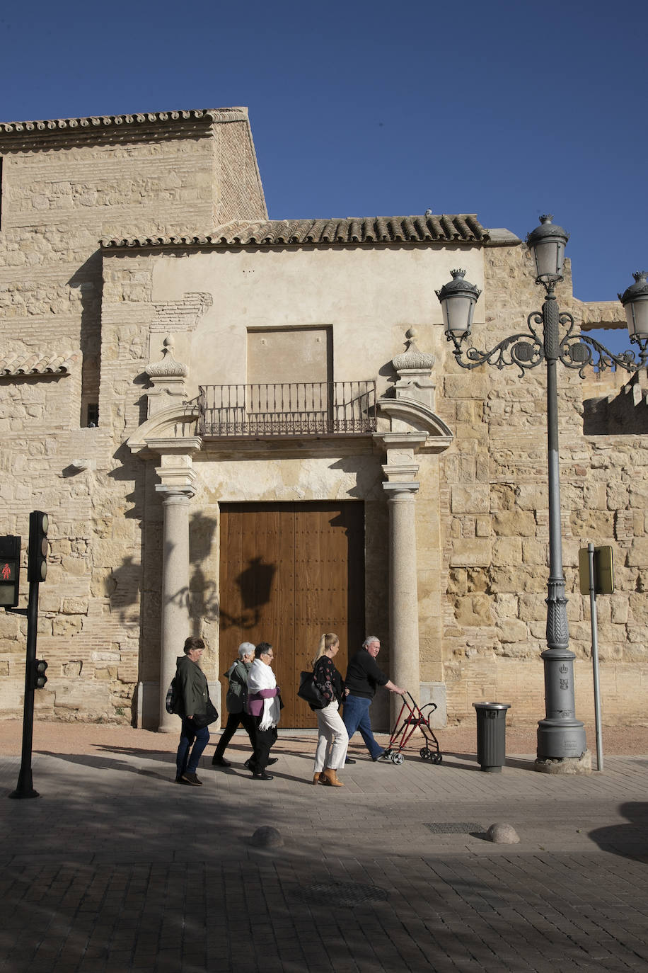 La recuperada puerta almohade del Alcázar de Córdoba, en imágenes