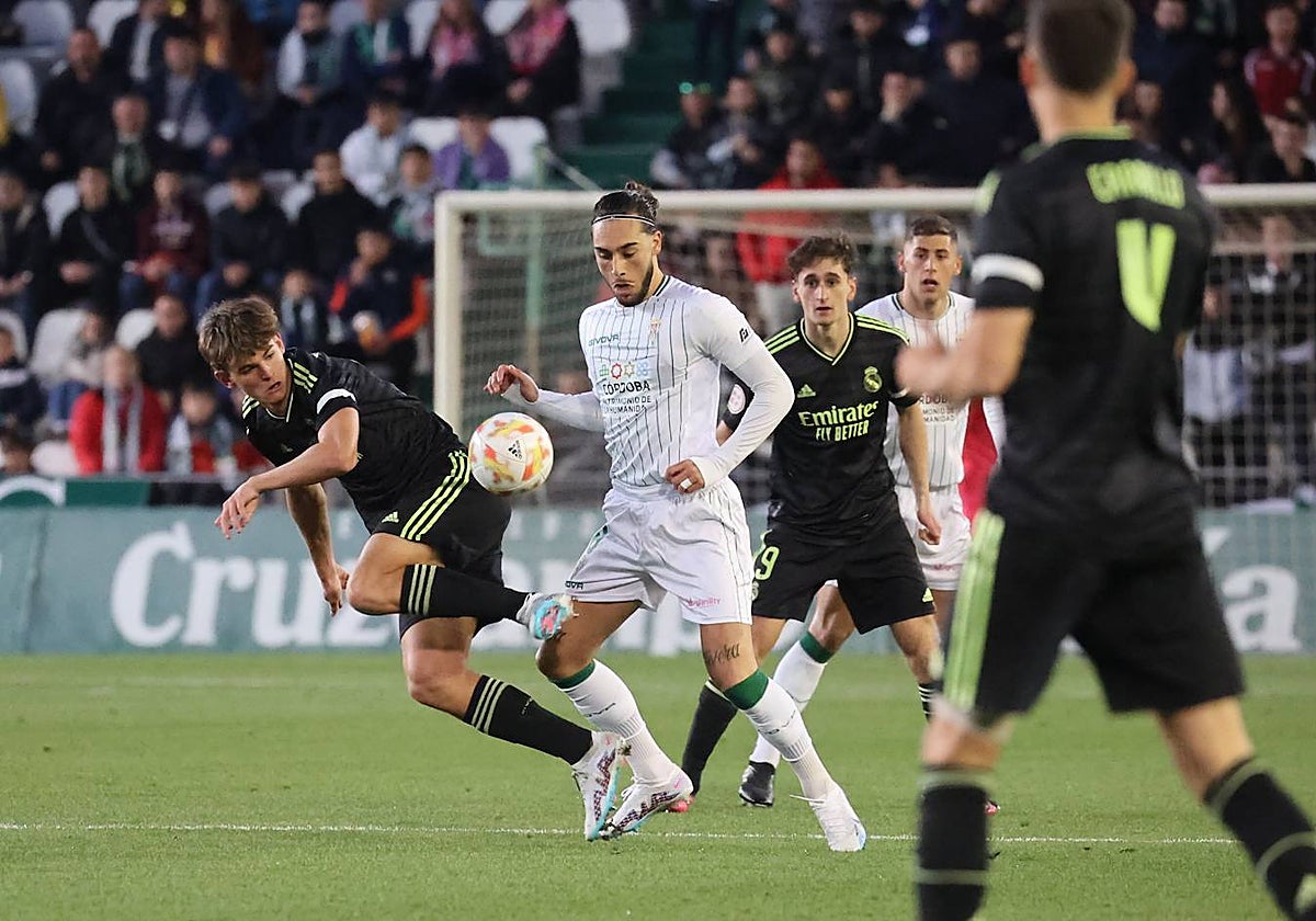 Gudelj durante un partido con el Córdoba esta temporada