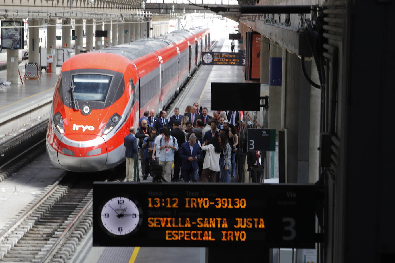 El viaje inaugural de las &#039;flechas rojas&#039; de Iryo desde Córdoba, en imágenes
