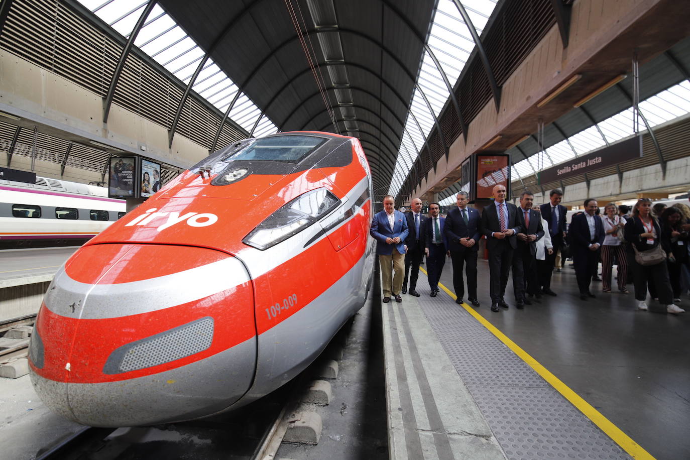 El viaje inaugural de las &#039;flechas rojas&#039; de Iryo desde Córdoba, en imágenes