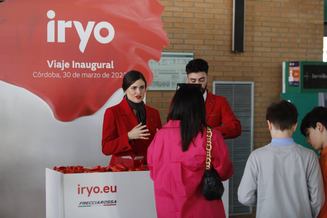 El viaje inaugural de las &#039;flechas rojas&#039; de Iryo desde Córdoba, en imágenes