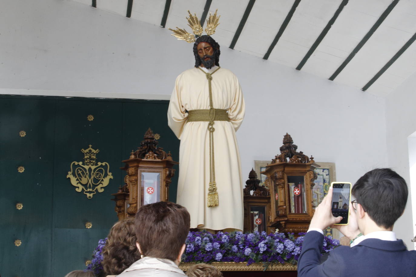El besamanos de la Virgen de la Paz de Córdoba, en imágenes