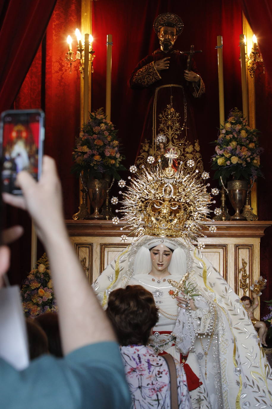El besamanos de la Virgen de la Paz de Córdoba, en imágenes