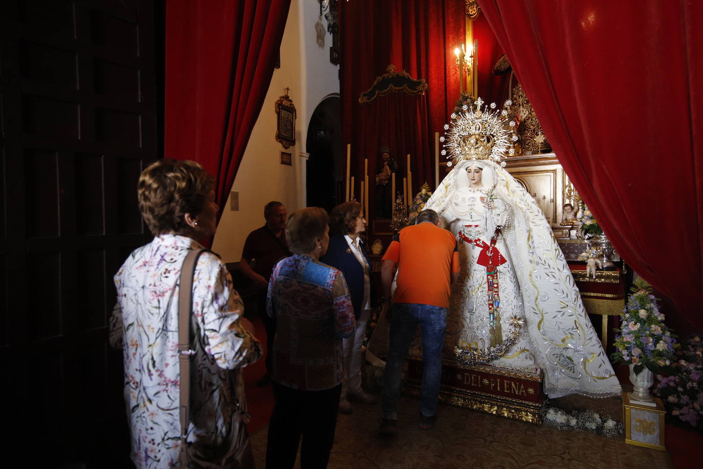 El besamanos de la Virgen de la Paz de Córdoba, en imágenes