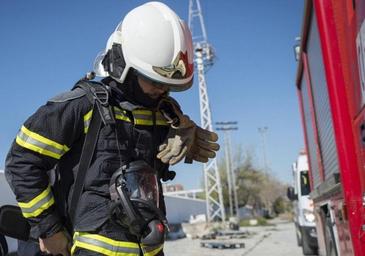 Accidente Córdoba | Herido el conductor de un coche tras caer al arroyo Guadalbarbo en Alcolea