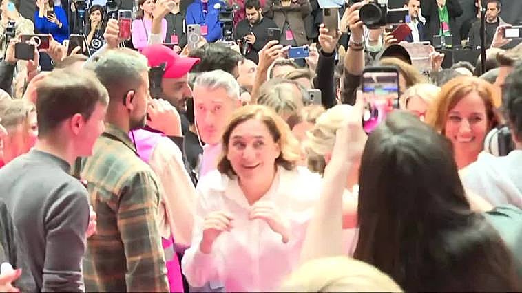 Díaz presenta su candidatura para ser "la primera presidenta del Gobierno" distanciada de Podemos