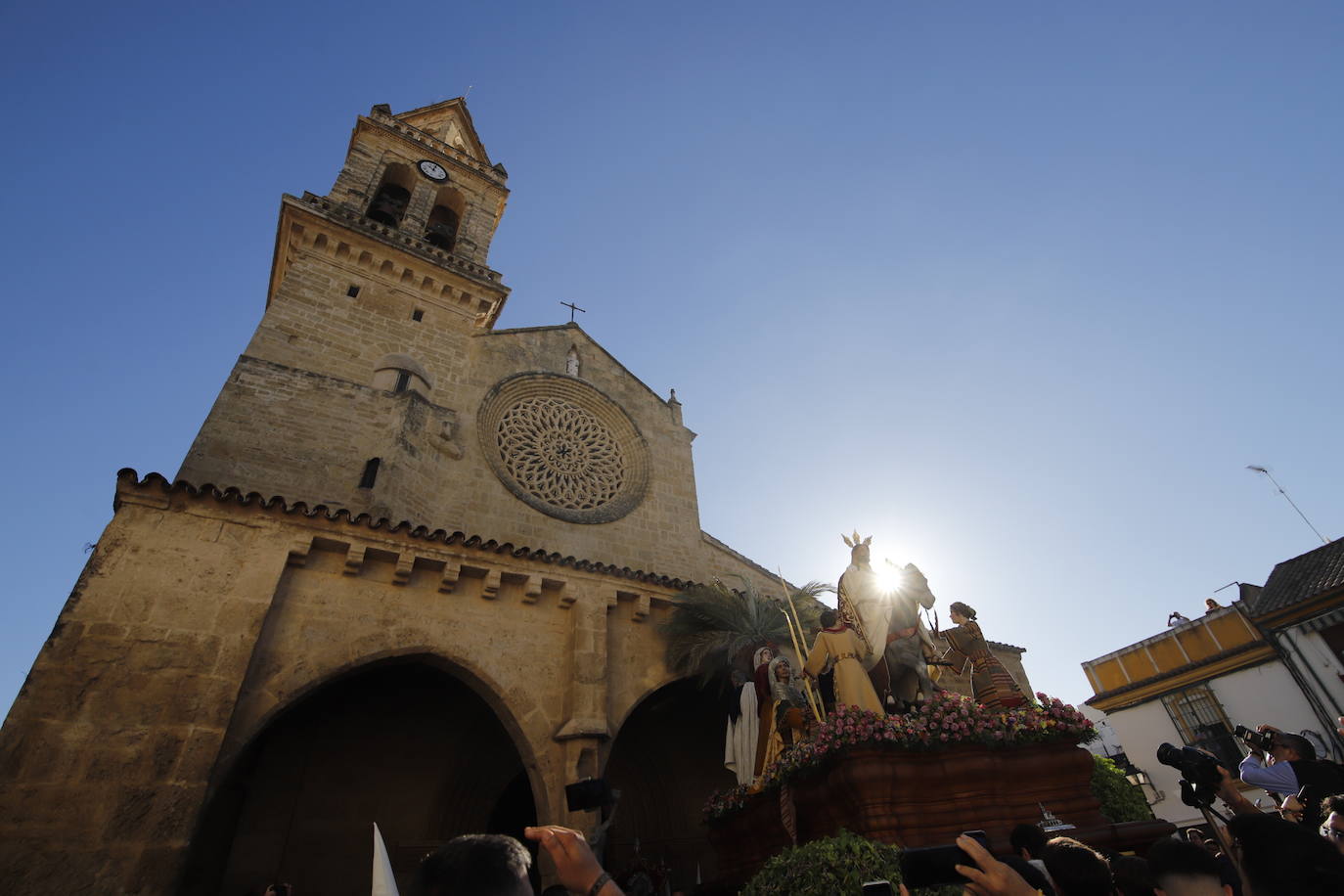 La esperada salida de la Entrada Triunfal el Domingo de Ramos de Córdoba, en imágenes