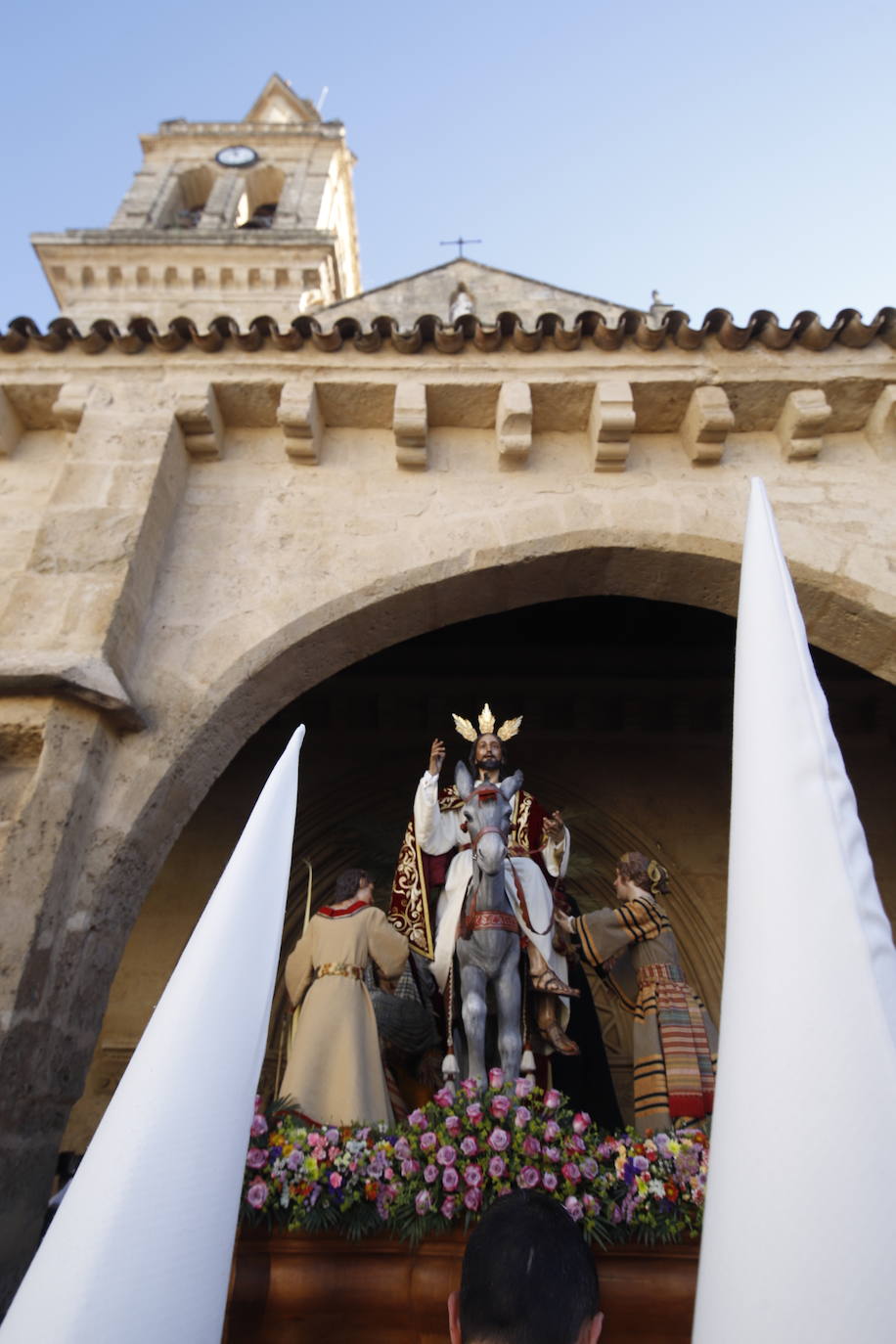 La esperada salida de la Entrada Triunfal el Domingo de Ramos de Córdoba, en imágenes