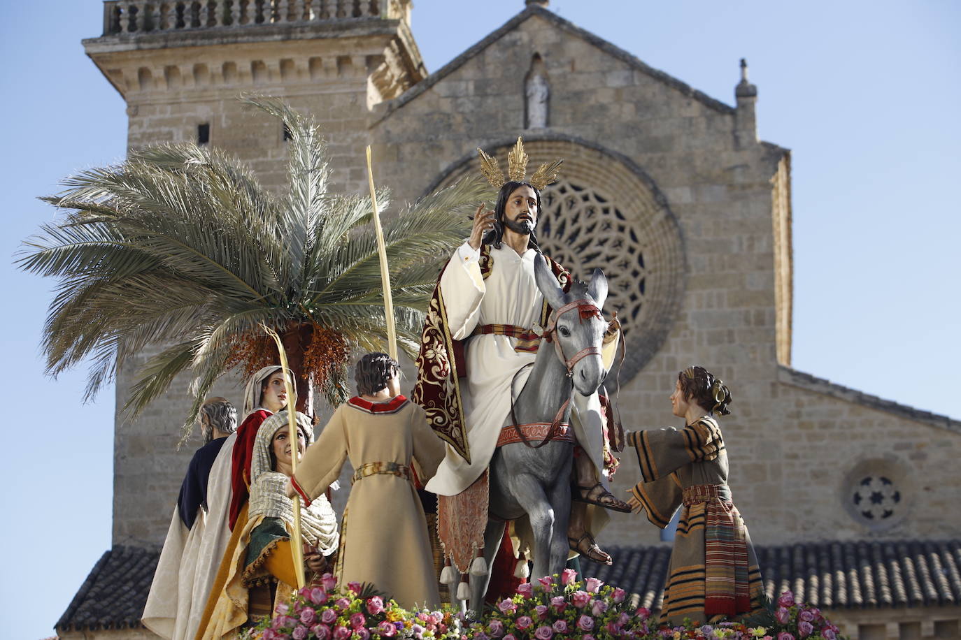 La esperada salida de la Entrada Triunfal el Domingo de Ramos de Córdoba, en imágenes