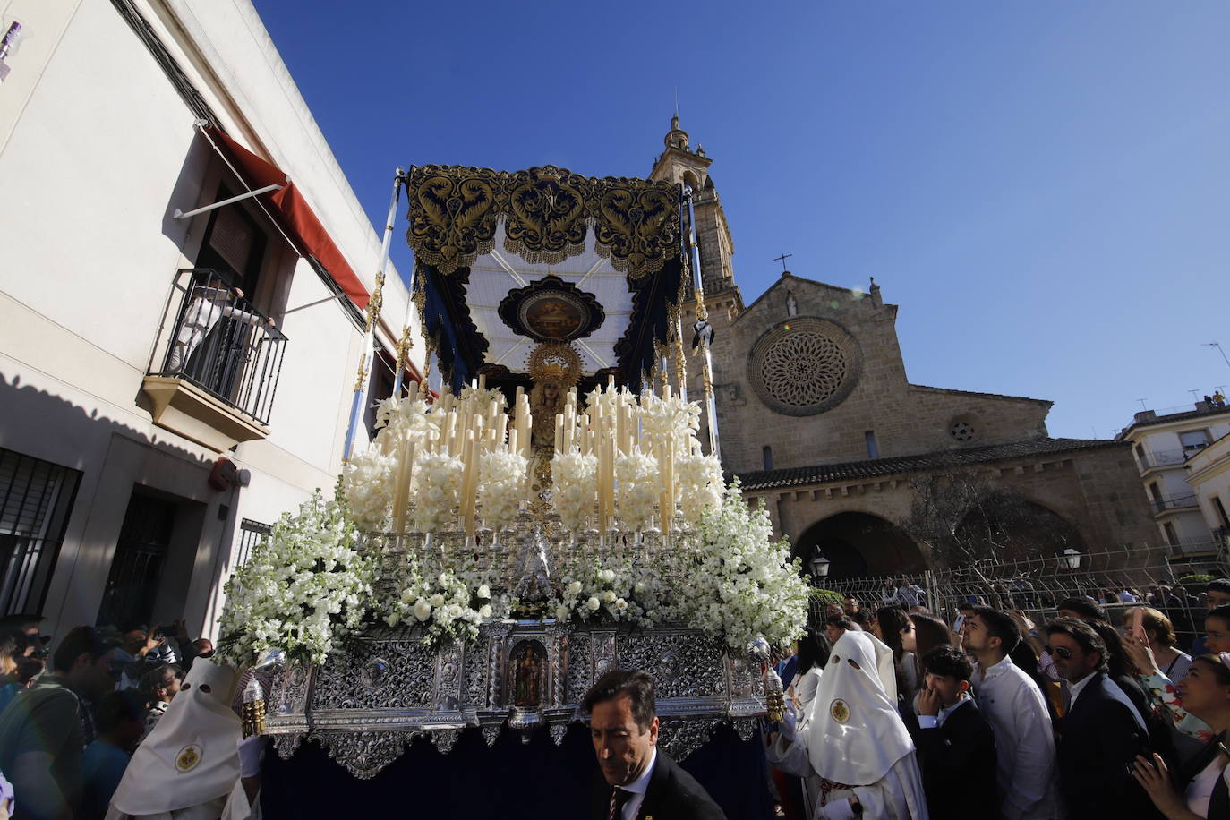 La esperada salida de la Entrada Triunfal el Domingo de Ramos de Córdoba, en imágenes