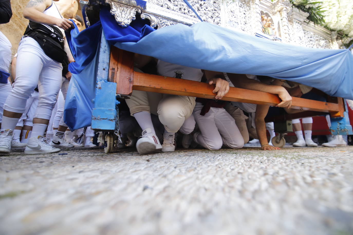 La esperada salida de la Entrada Triunfal el Domingo de Ramos de Córdoba, en imágenes