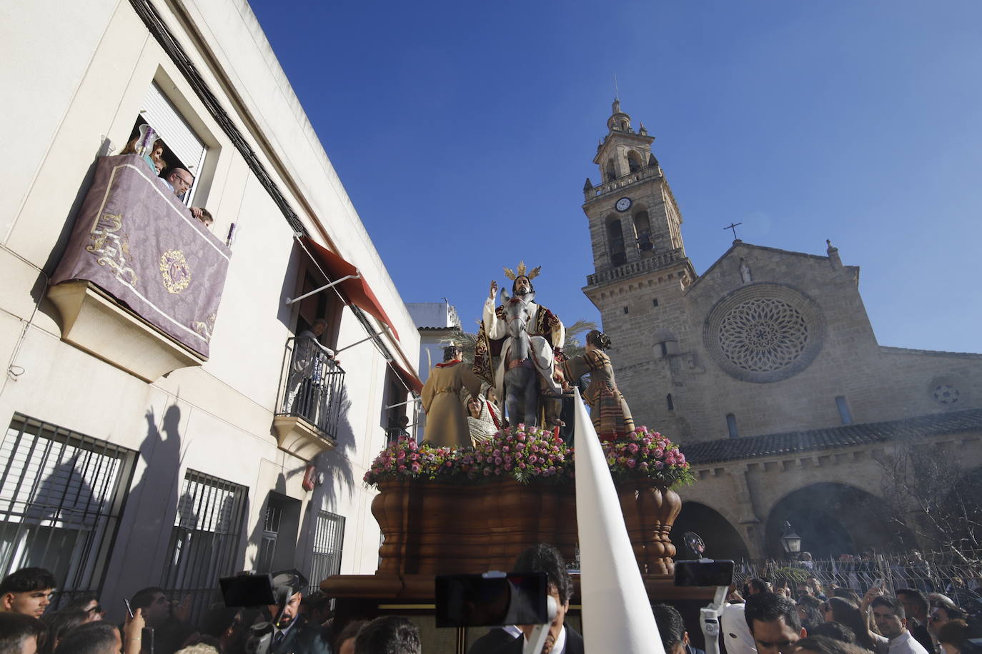 La esperada salida de la Entrada Triunfal el Domingo de Ramos de Córdoba, en imágenes