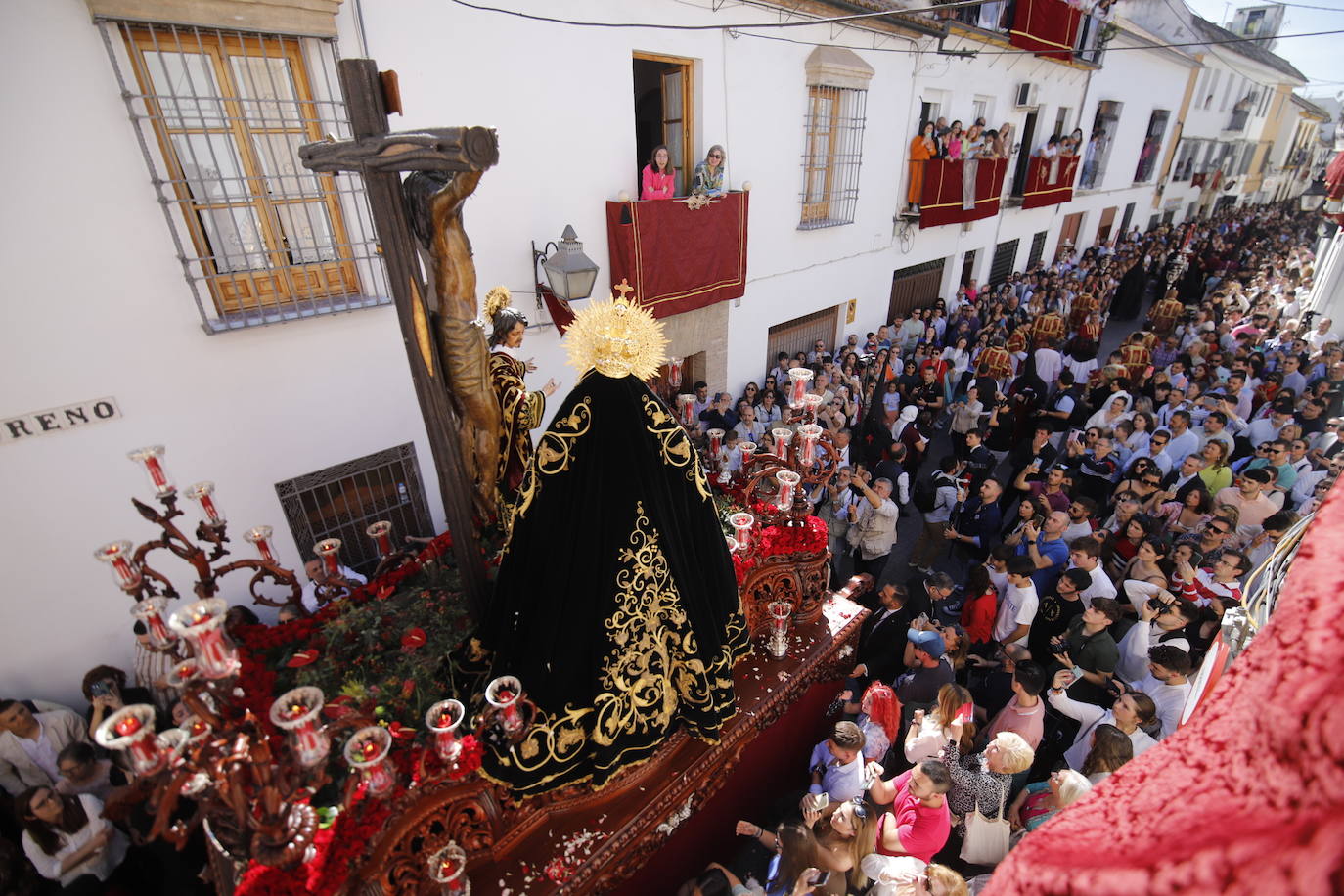 El multitudinario desfile de las Penas de Santiago de Córdoba el Domingo de Ramos, en imágenes