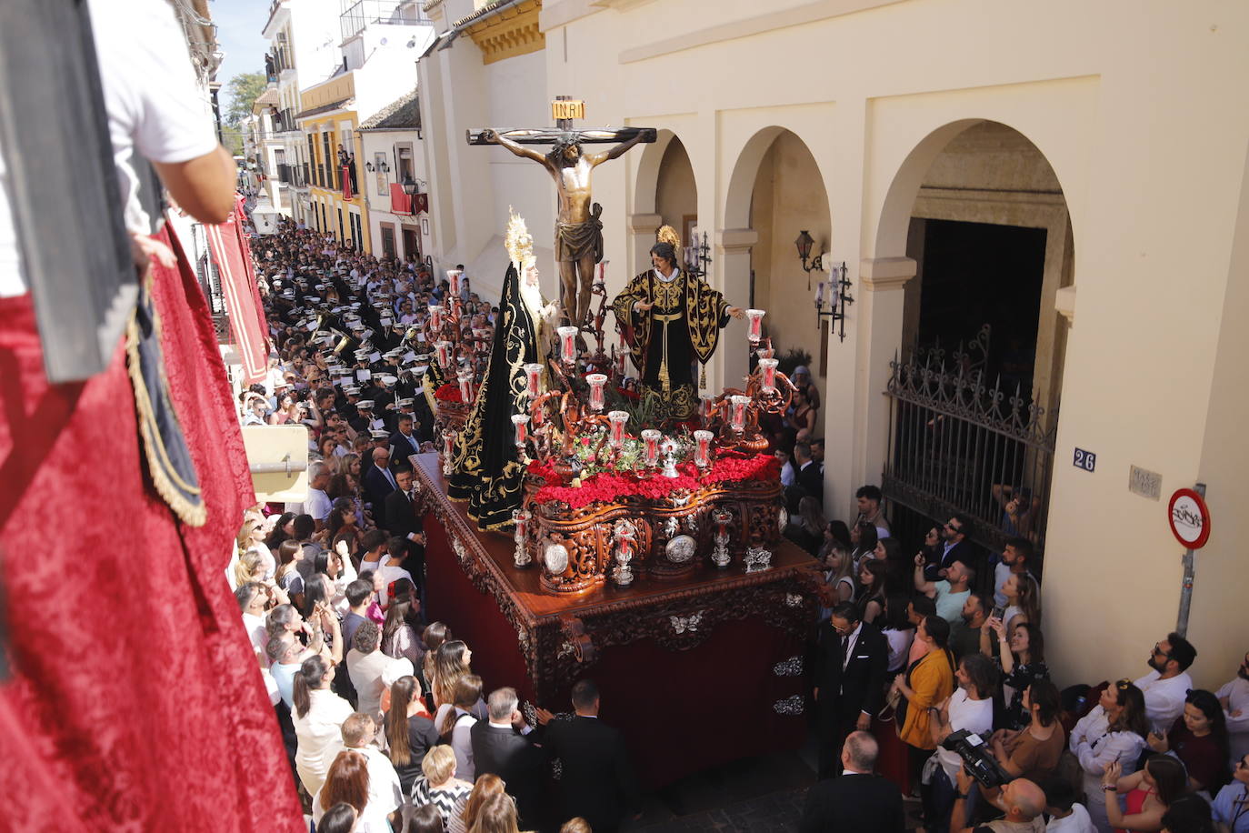 El multitudinario desfile de las Penas de Santiago de Córdoba el Domingo de Ramos, en imágenes