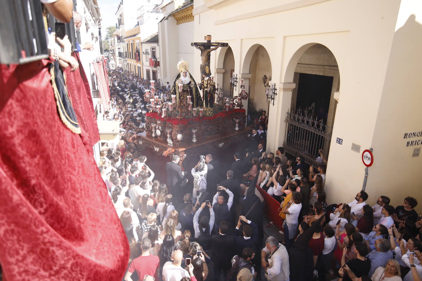 El multitudinario desfile de las Penas de Santiago de Córdoba el Domingo de Ramos, en imágenes