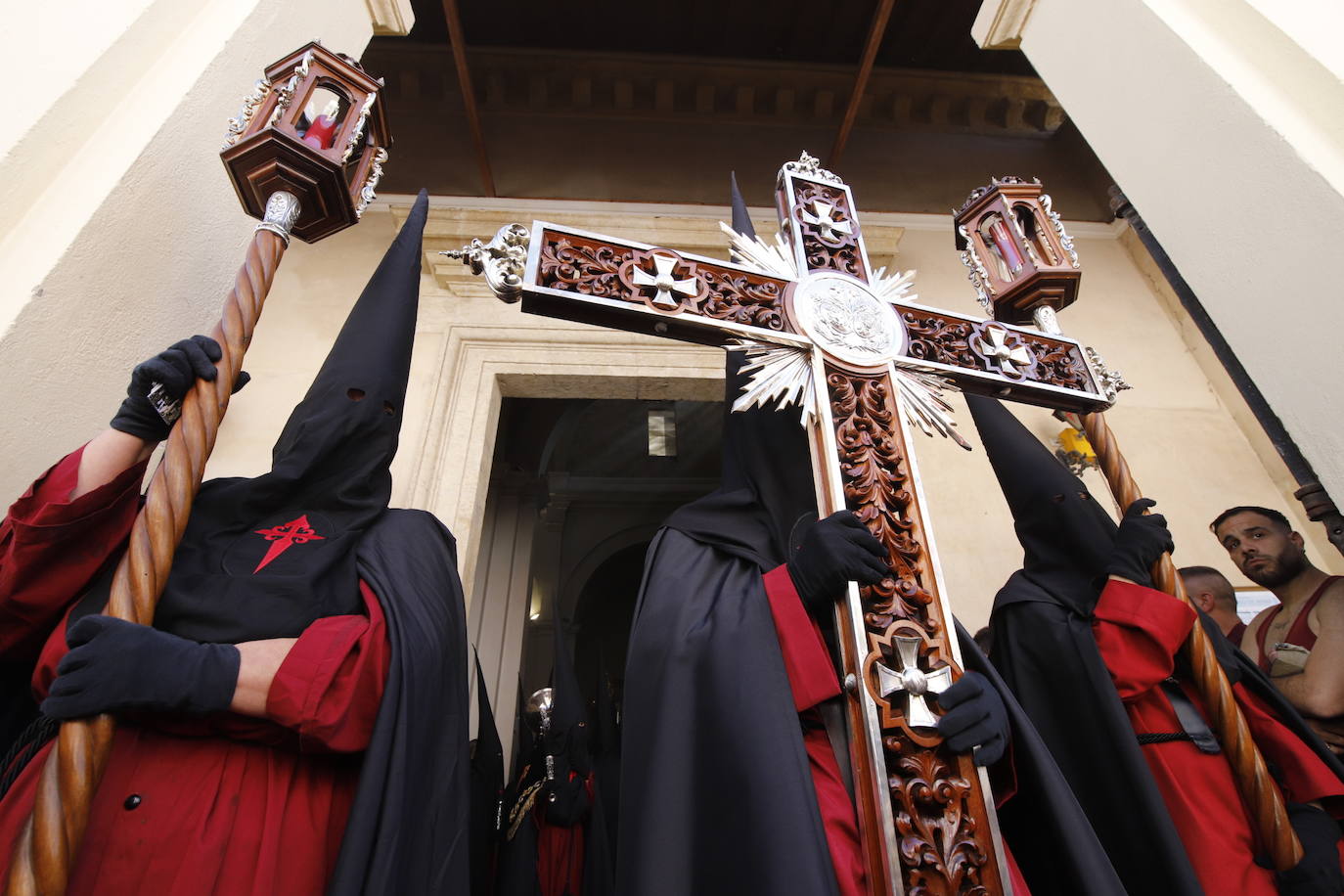 El multitudinario desfile de las Penas de Santiago de Córdoba el Domingo de Ramos, en imágenes