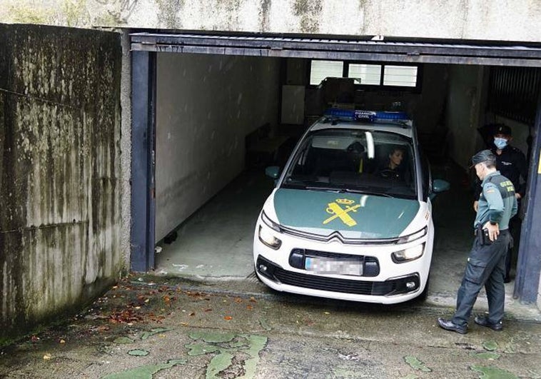 La Guardia Civil busca a los ocupantes de un coche que cayó al río tras atropellar a un hombre