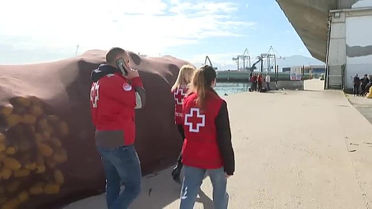 Continúa la búsqueda del marinero desaparecido tras el naufragio de un pesquero en Cantabria