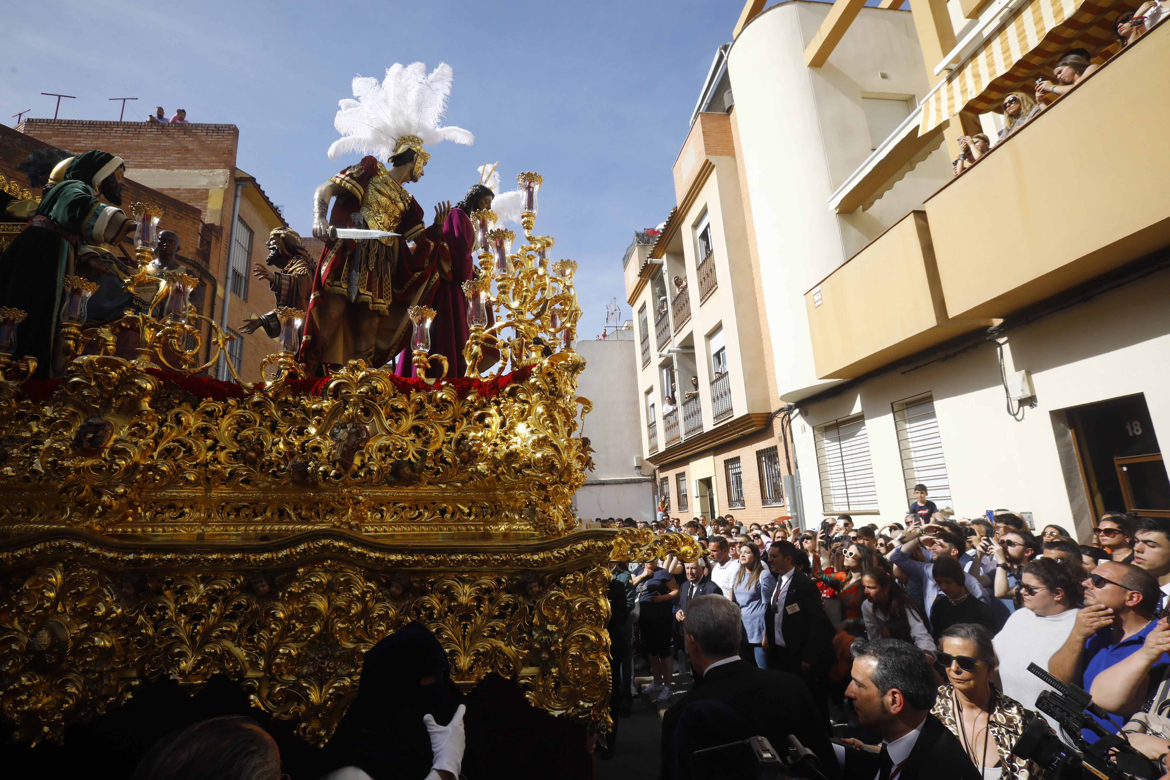 Fotos | Barrio y sentir popular de la Estrella en el Lunes Santo