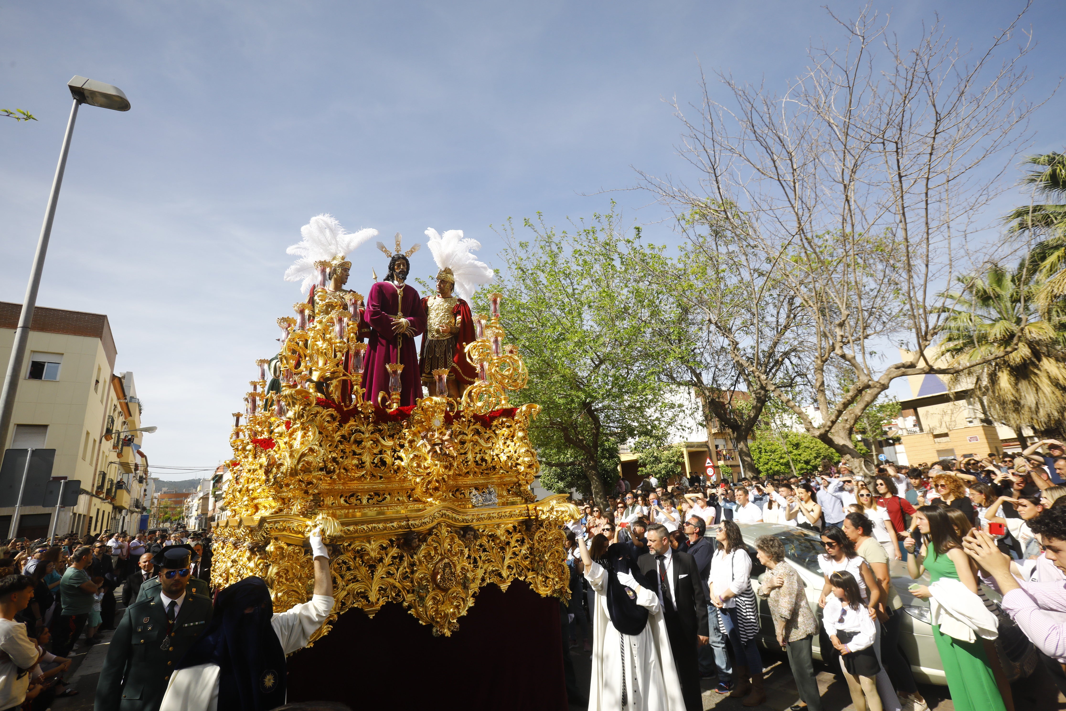 Fotos | Barrio y sentir popular de la Estrella en el Lunes Santo