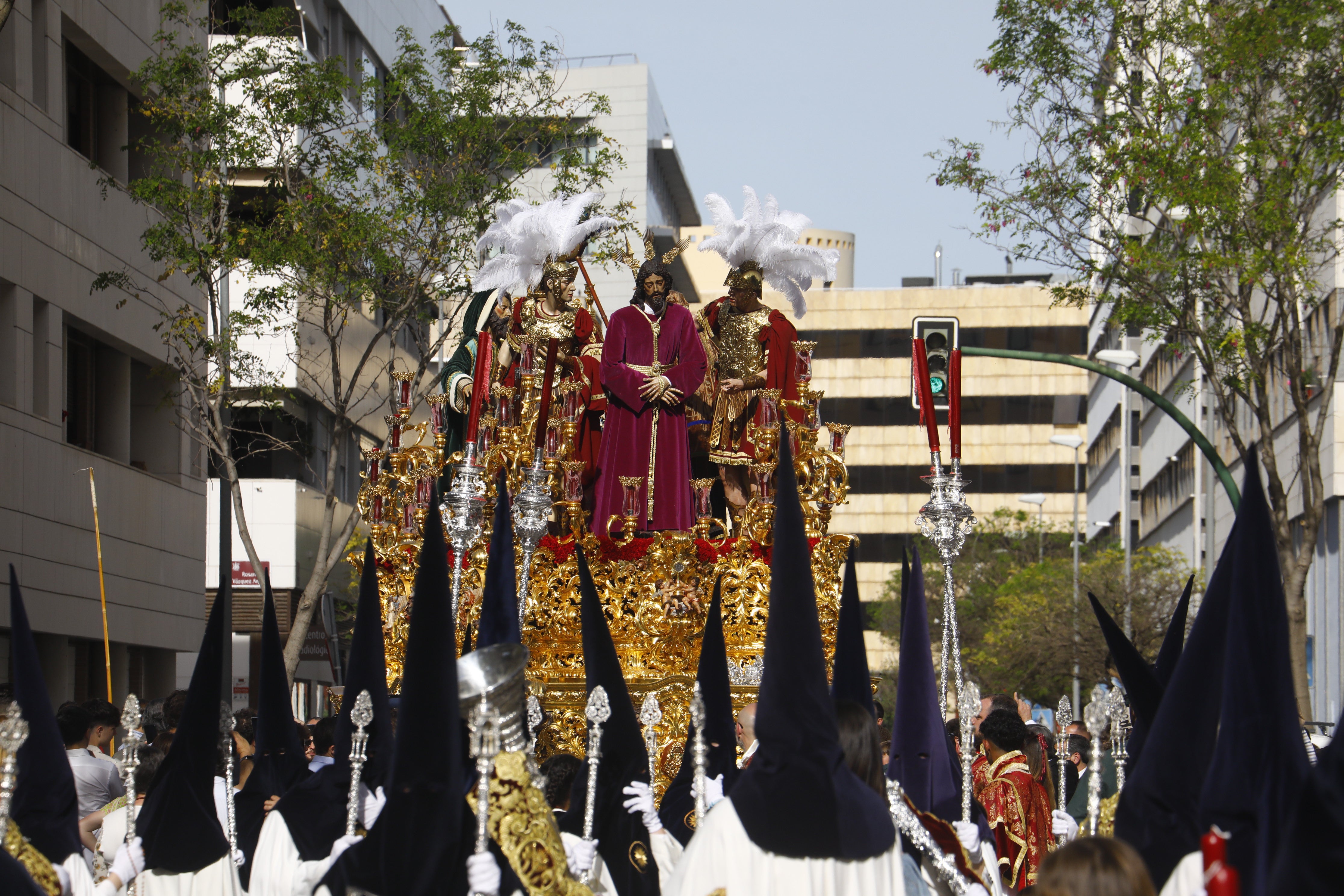 Fotos | Barrio y sentir popular de la Estrella en el Lunes Santo