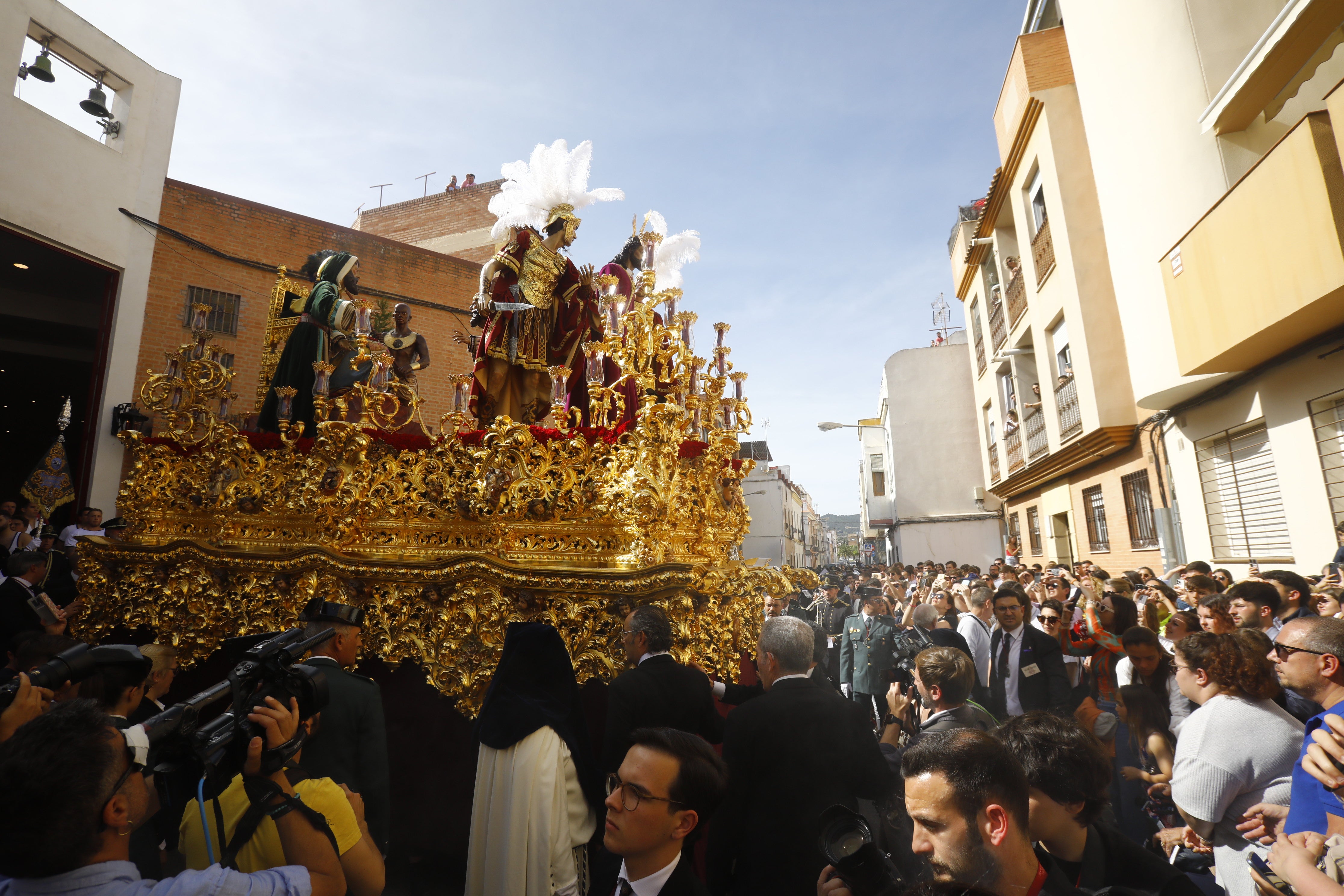 Fotos | Barrio y sentir popular de la Estrella en el Lunes Santo