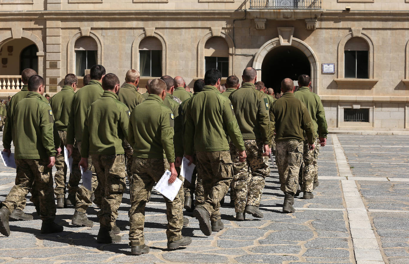 Despedida de militares ucranianos en la Academia de Infantería de Toledo