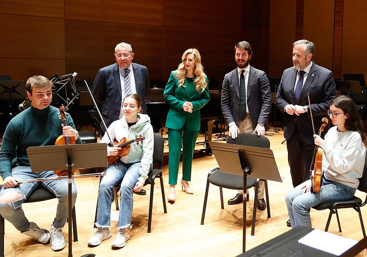 Gallardo, Pollán y Mar Sancho visitan los ensayos de la OSCyL Joven en el Auditorio Miguel Delibes