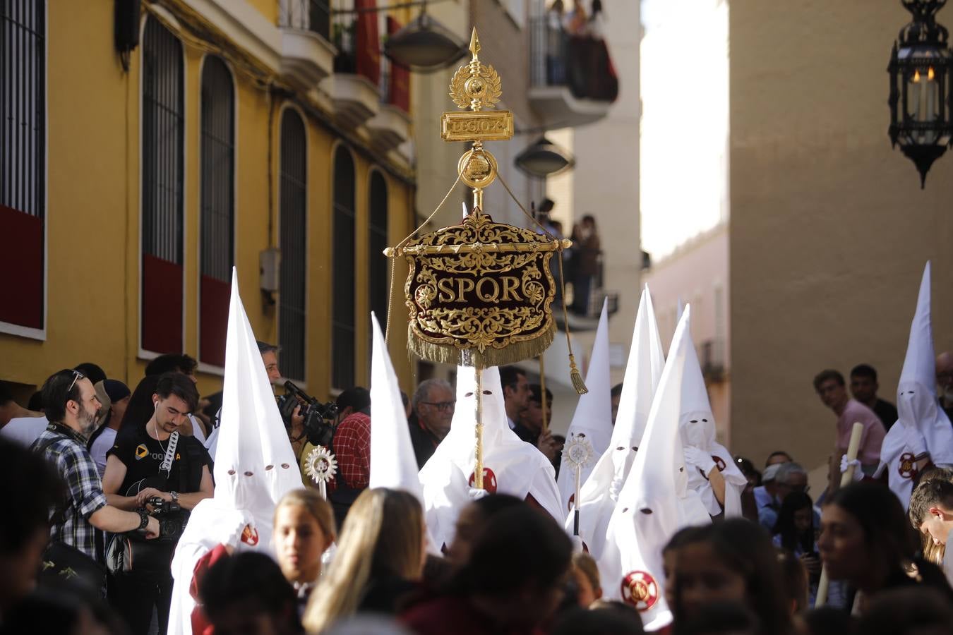 La elegante procesión de La Sentencia en el Lunes Santo de Córdoba, en imágenes