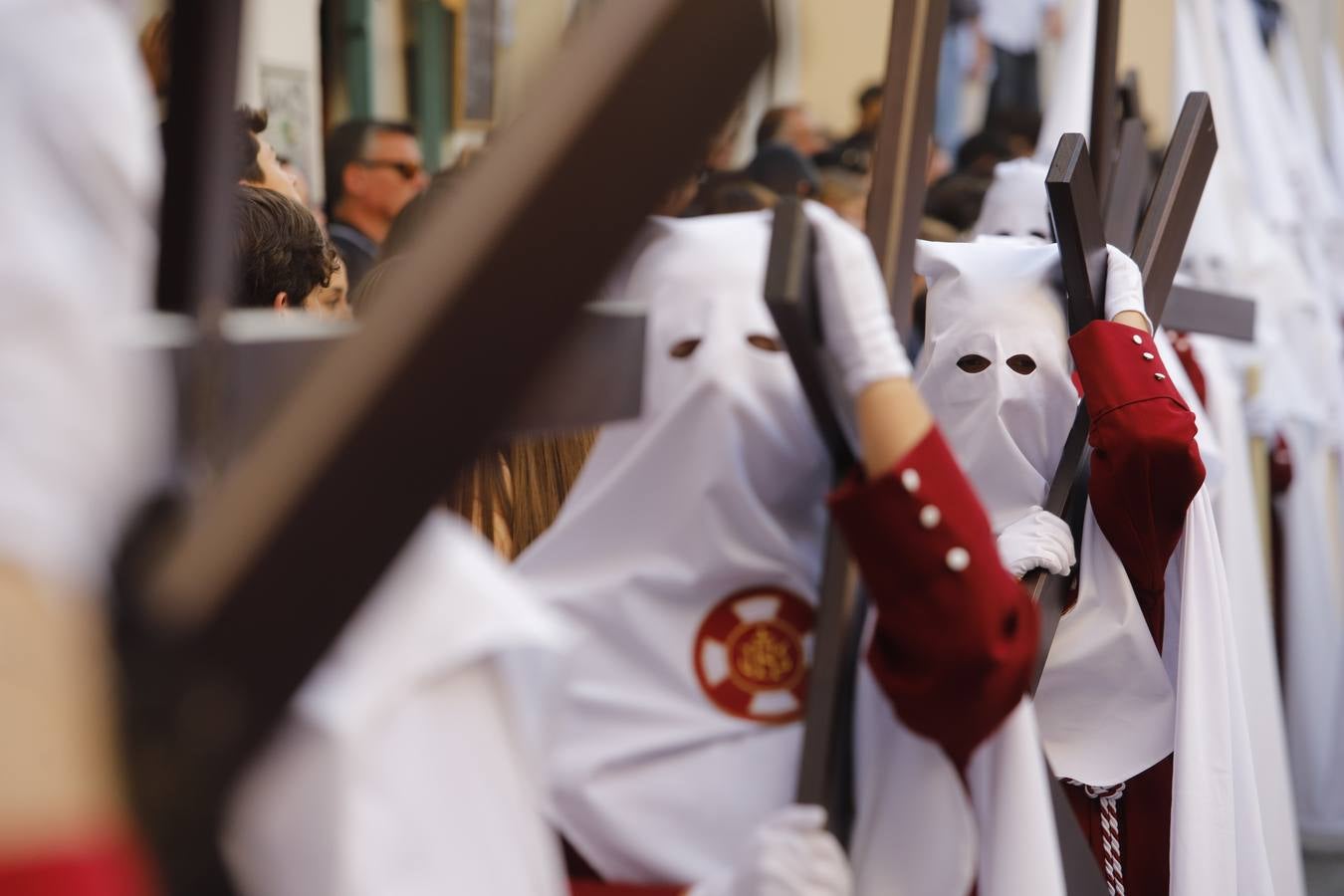 La elegante procesión de La Sentencia en el Lunes Santo de Córdoba, en imágenes