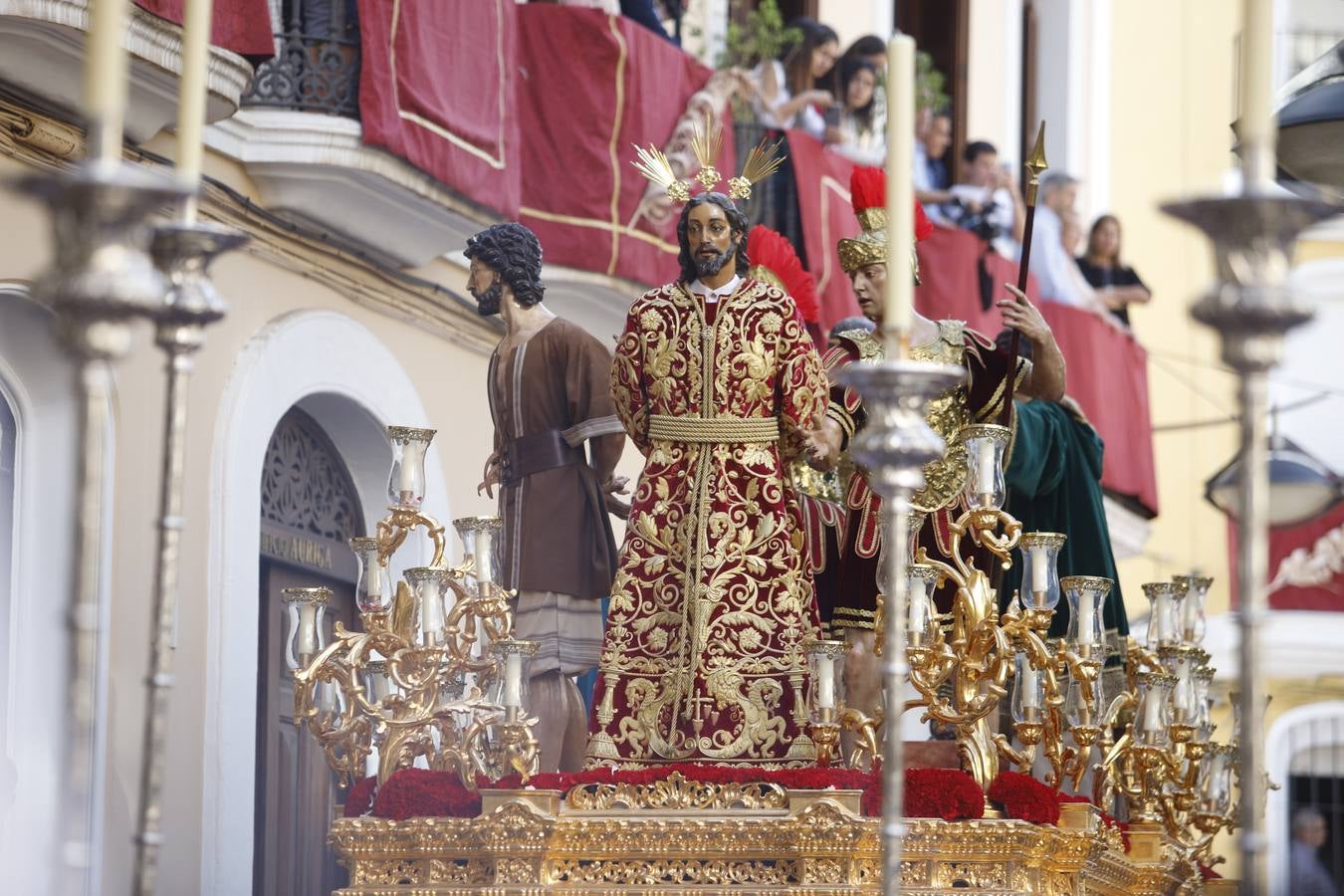 La elegante procesión de La Sentencia en el Lunes Santo de Córdoba, en imágenes