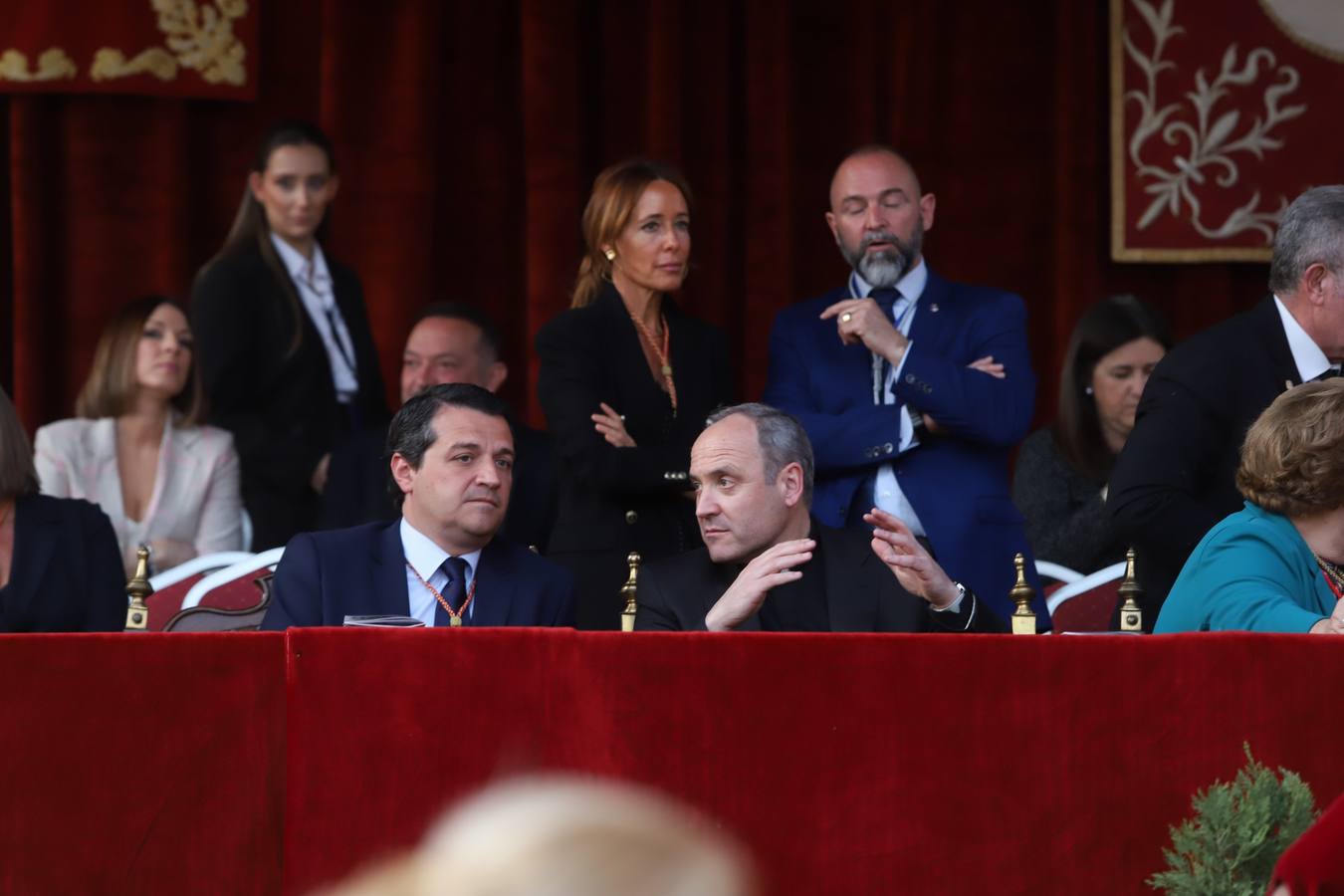Lunes Santo | La solemne procesión de la hermandad de la Vera Cruz, en imágenes