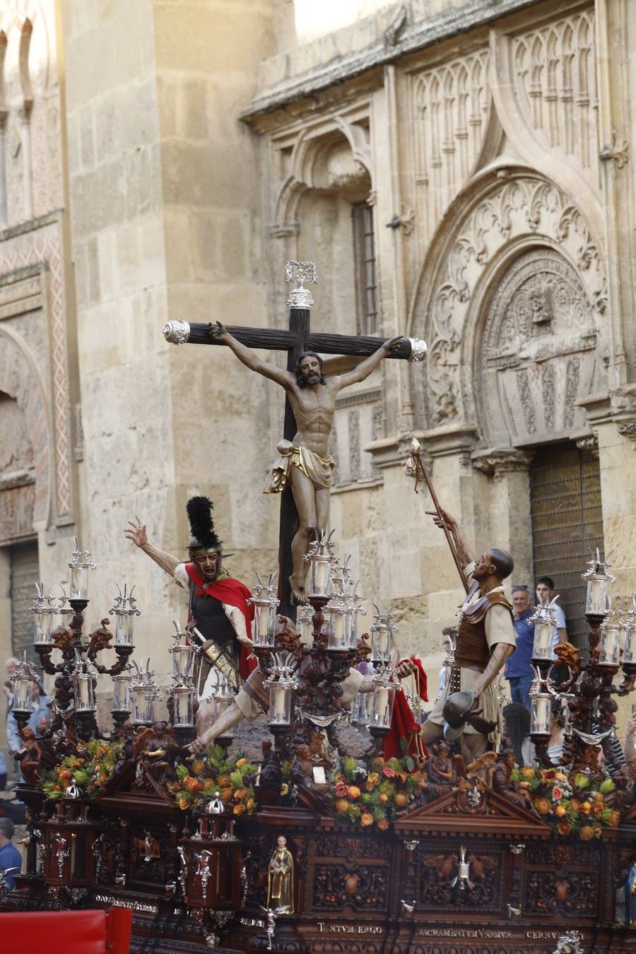 De Córdoba al Naranjo, la vibrante procesión de La Agonía, en imágenes